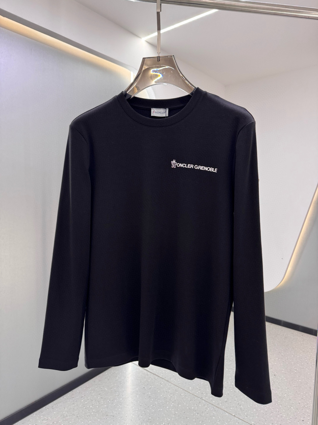 MK2025春夏新品厚款前后幅字母印花长袖T恤；定制260克高密水柔棉面料95%的棉质可以更大幅度的提高