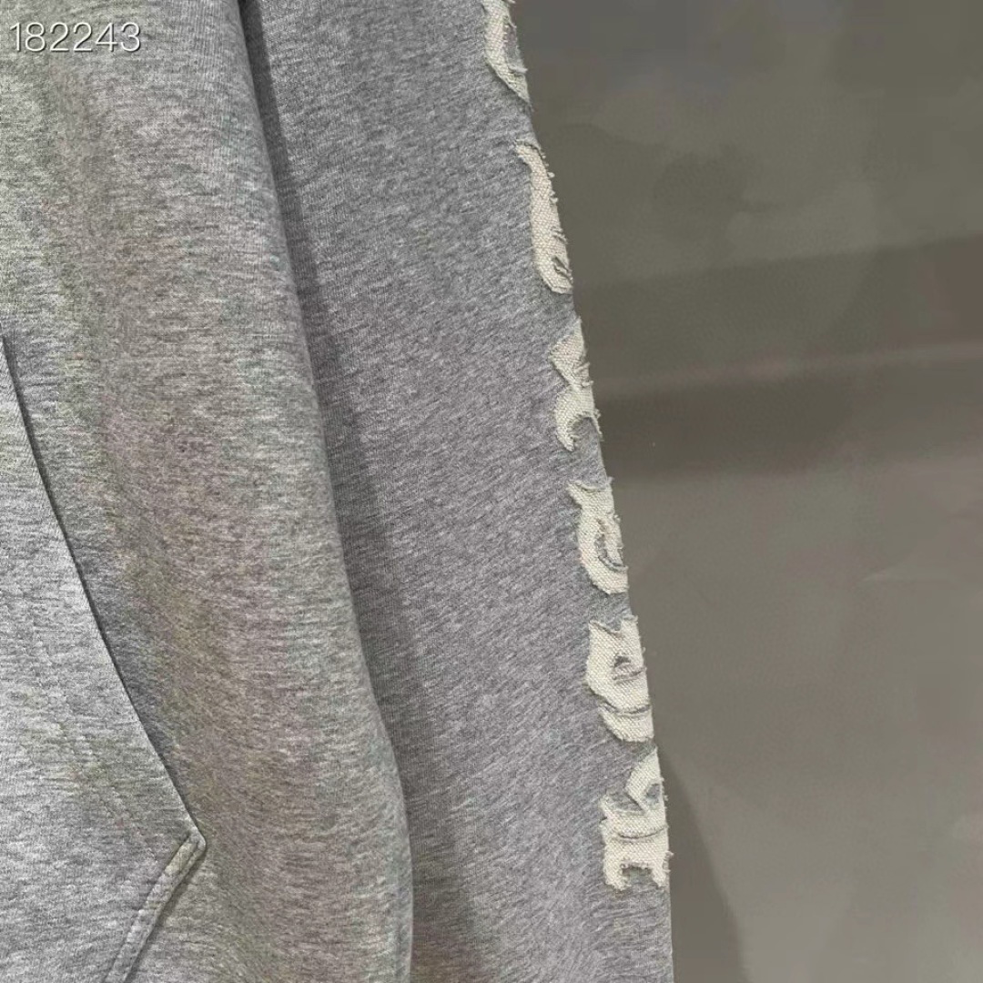 克罗心🌟新款秋冬烧花连帽厚款外套🆕采用定做面料，手感细腻，搭配品牌标识，超级时尚洋气！码数：S-XL男女