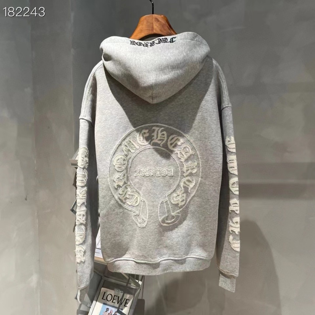 克罗心🌟新款秋冬烧花连帽厚款外套🆕采用定做面料，手感细腻，搭配品牌标识，超级时尚洋气！码数：S-XL男女