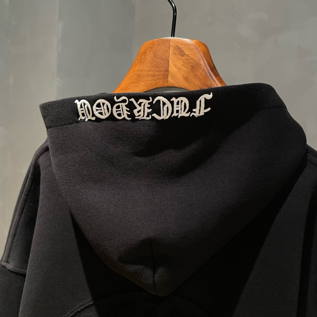 克罗心🌟新款秋冬烧花连帽厚款外套🆕采用定做面料，手感细腻，搭配品牌标识，超级时尚洋气！码数：S-XL男女