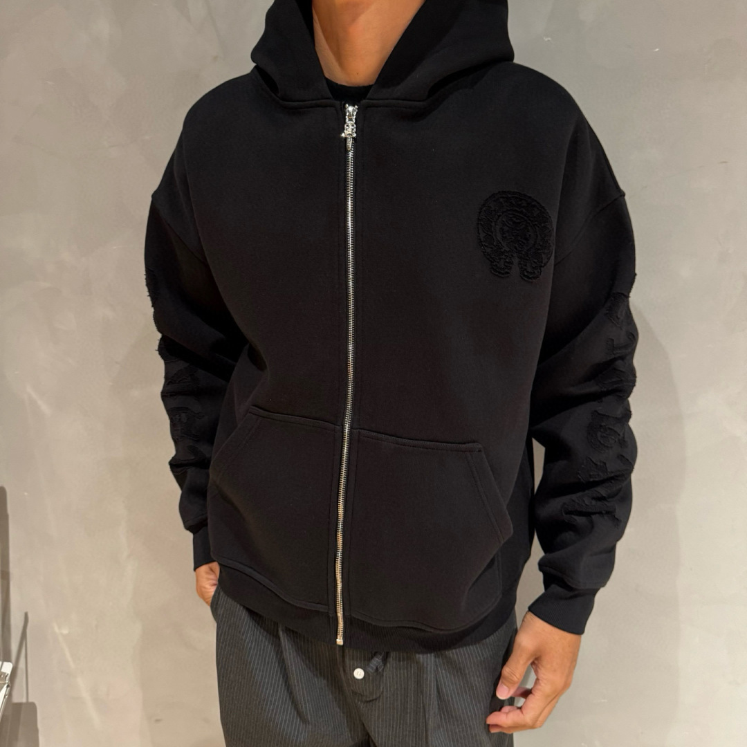 克罗心🌟新款秋冬烧花连帽厚款外套🆕采用定做面料，手感细腻，搭配品牌标识，超级时尚洋气！码数：S-XL男女