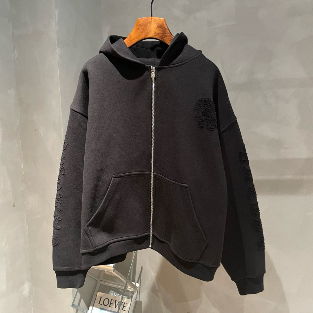 克罗心🌟新款秋冬烧花连帽厚款外套🆕采用定做面料，手感细腻，搭配品牌标识，超级时尚洋气！码数：S-XL男女