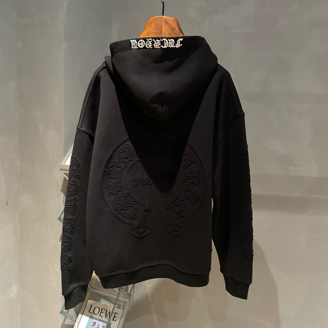 克罗心🌟新款秋冬烧花连帽厚款外套🆕采用定做面料，手感细腻，搭配品牌标识，超级时尚洋气！码数：S-XL男女