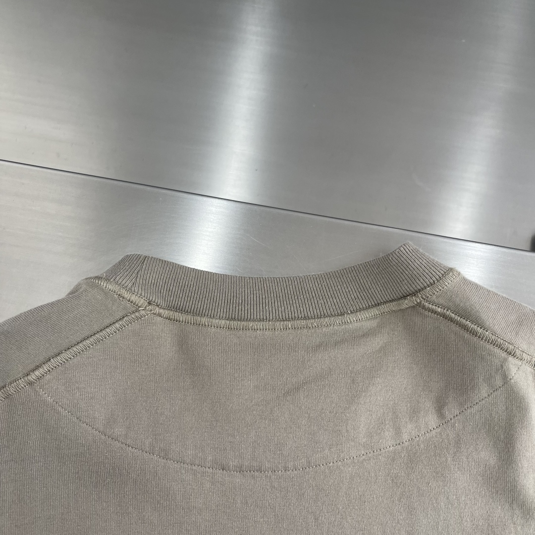 Stone Island 2025秋冬系列休闲卫衣码数：M-5XL 微阔版型重磅强捻双纱，拥有粗犷的纱结