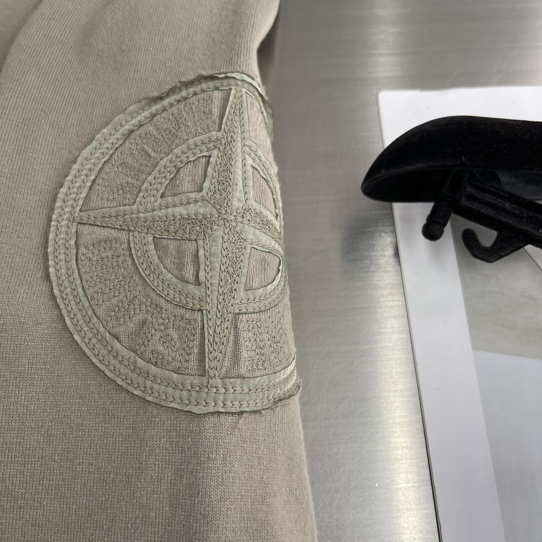 Stone Island 2025秋冬系列休闲卫衣码数：M-5XL 微阔版型重磅强捻双纱，拥有粗犷的纱结