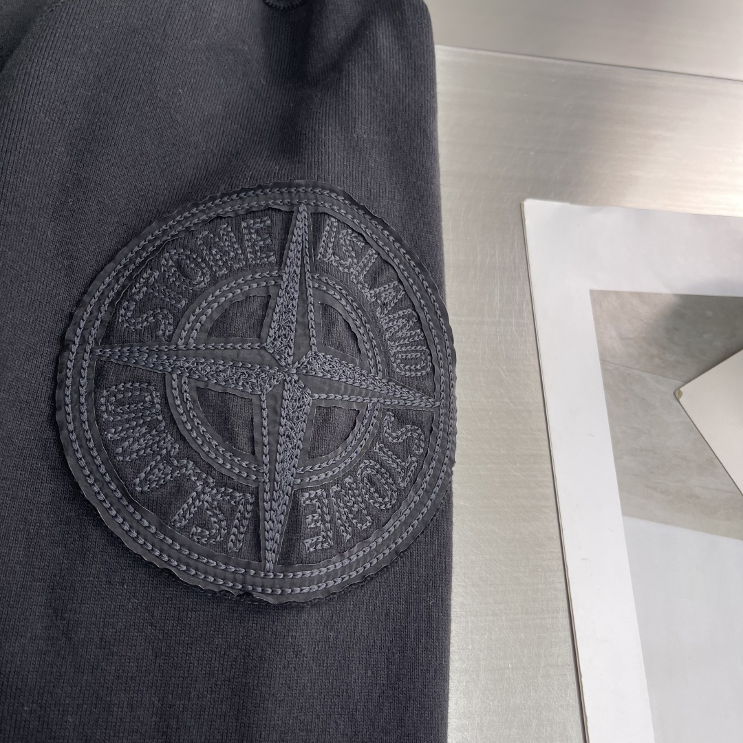 Stone Island 2025秋冬系列休闲卫衣码数：M-5XL 微阔版型重磅强捻双纱，拥有粗犷的纱结