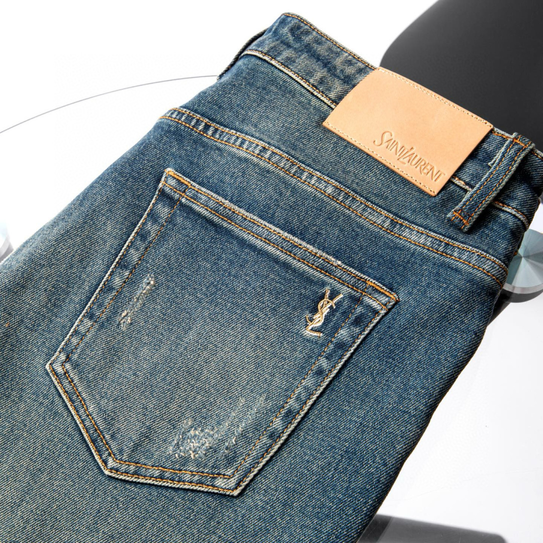 品牌：YSL季度：2025秋冬 颜色：蓝色尺码：29—36码版型：修身直脚版 牛仔裤成分：99.5%棉 