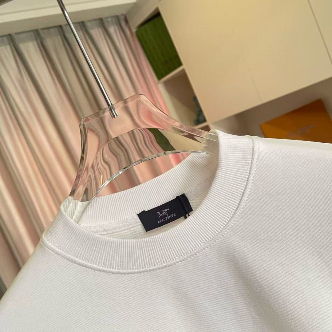 ARC'TERYX小鸟*2025秋冬新款 个性logo绣花 定制面料400g 圆领卫衣 男女同款尺码：S