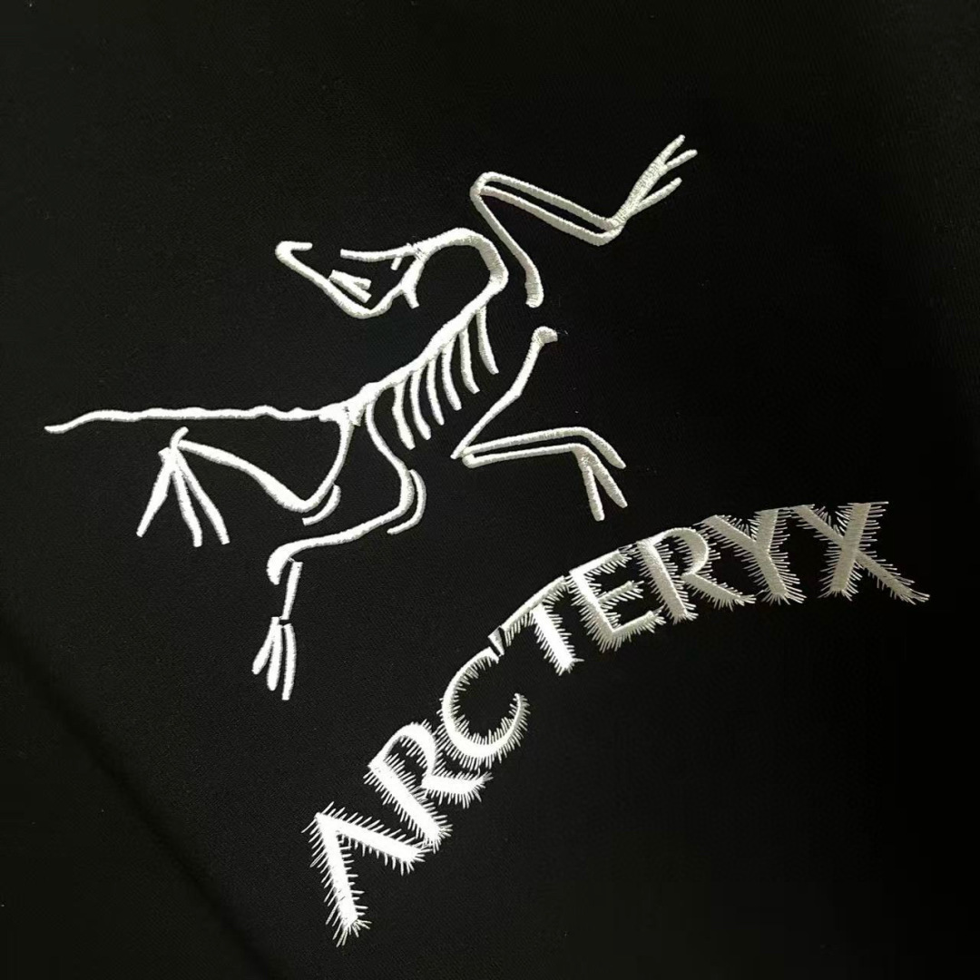 ARC'TERYX小鸟*2025秋冬新款 个性logo绣花 定制面料400g 圆领卫衣 男女同款尺码：S