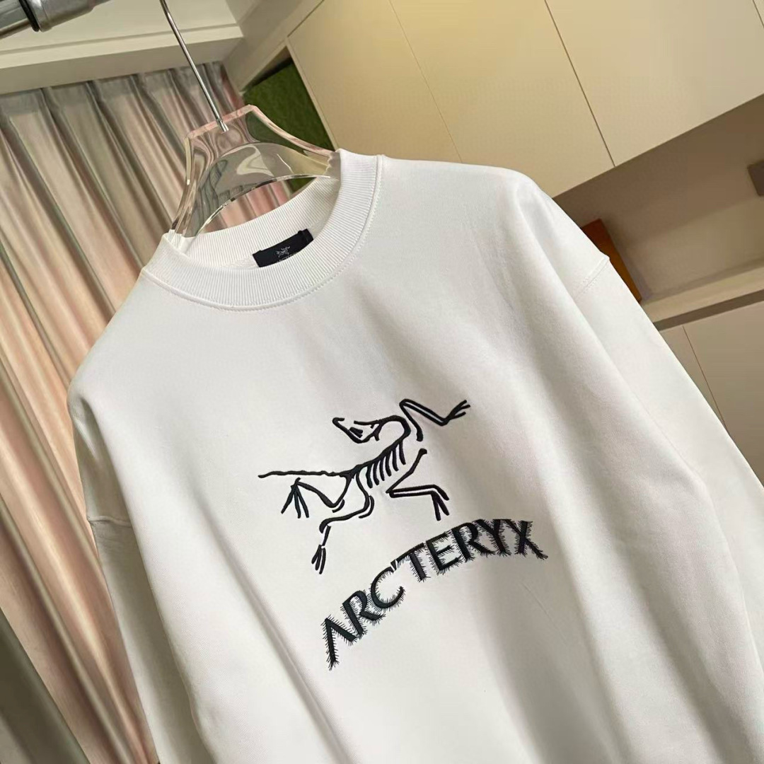 ARC'TERYX小鸟*2025秋冬新款 个性logo绣花 定制面料400g 圆领卫衣 男女同款尺码：S