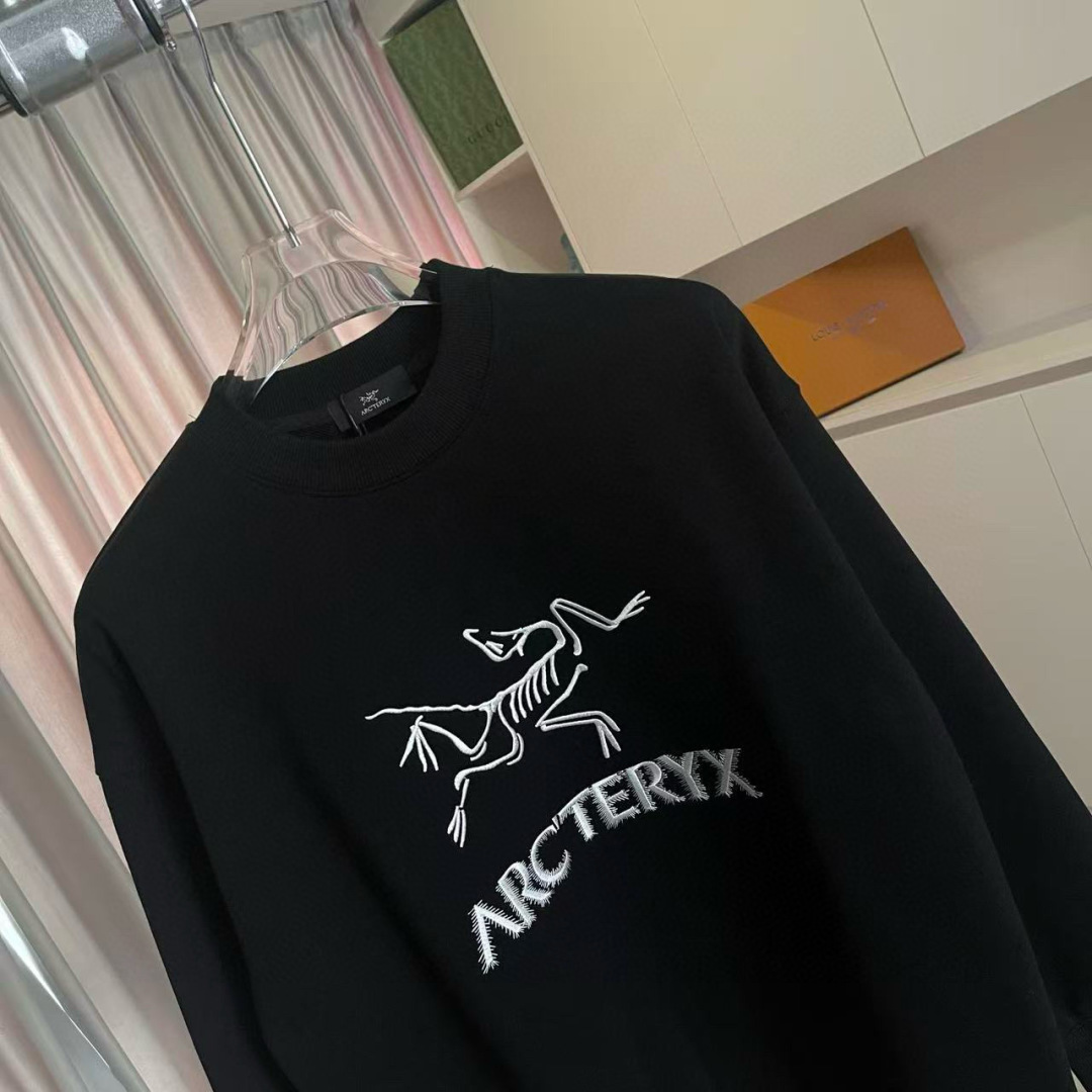 ARC'TERYX小鸟*2025秋冬新款 个性logo绣花 定制面料400g 圆领卫衣 男女同款尺码：S