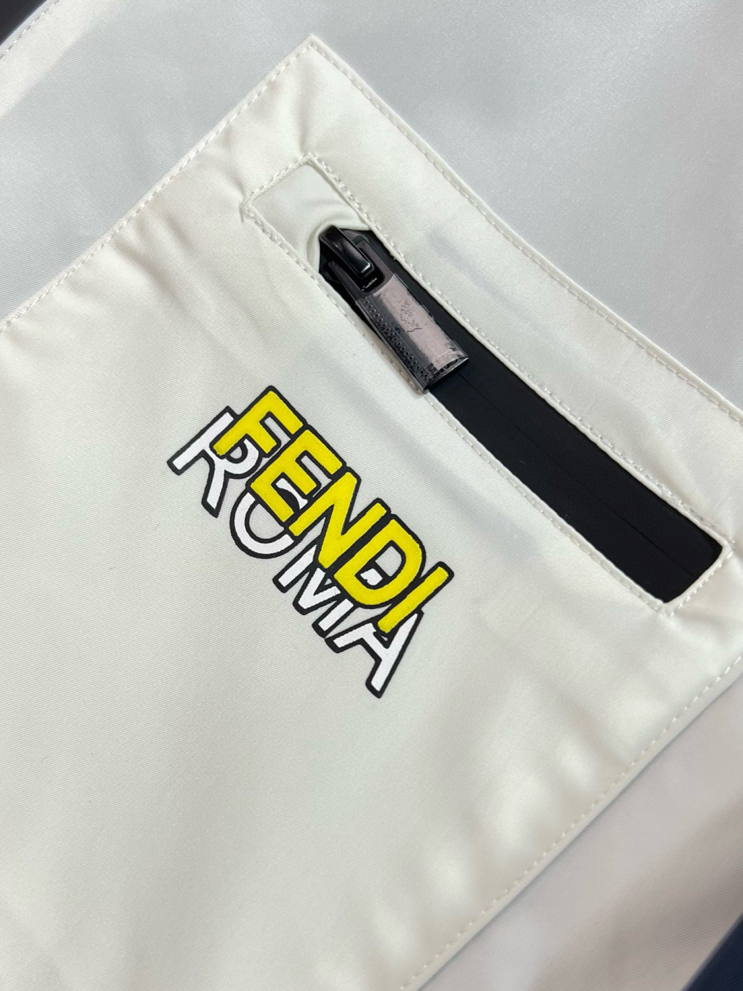 芬迪 双面穿，2025秋款新款🆕夹克 原版1:1订制五金配件全进口原版定制 欢迎专柜对比 超柔软 超级重