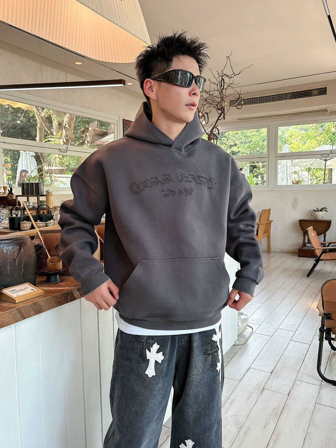 CH 克罗心 25秋冬新作带帽烧花卫衣精选双层复合卫衣面料，弹力舒柔化合，多重水洗预缩处理，轻松应对秋冬