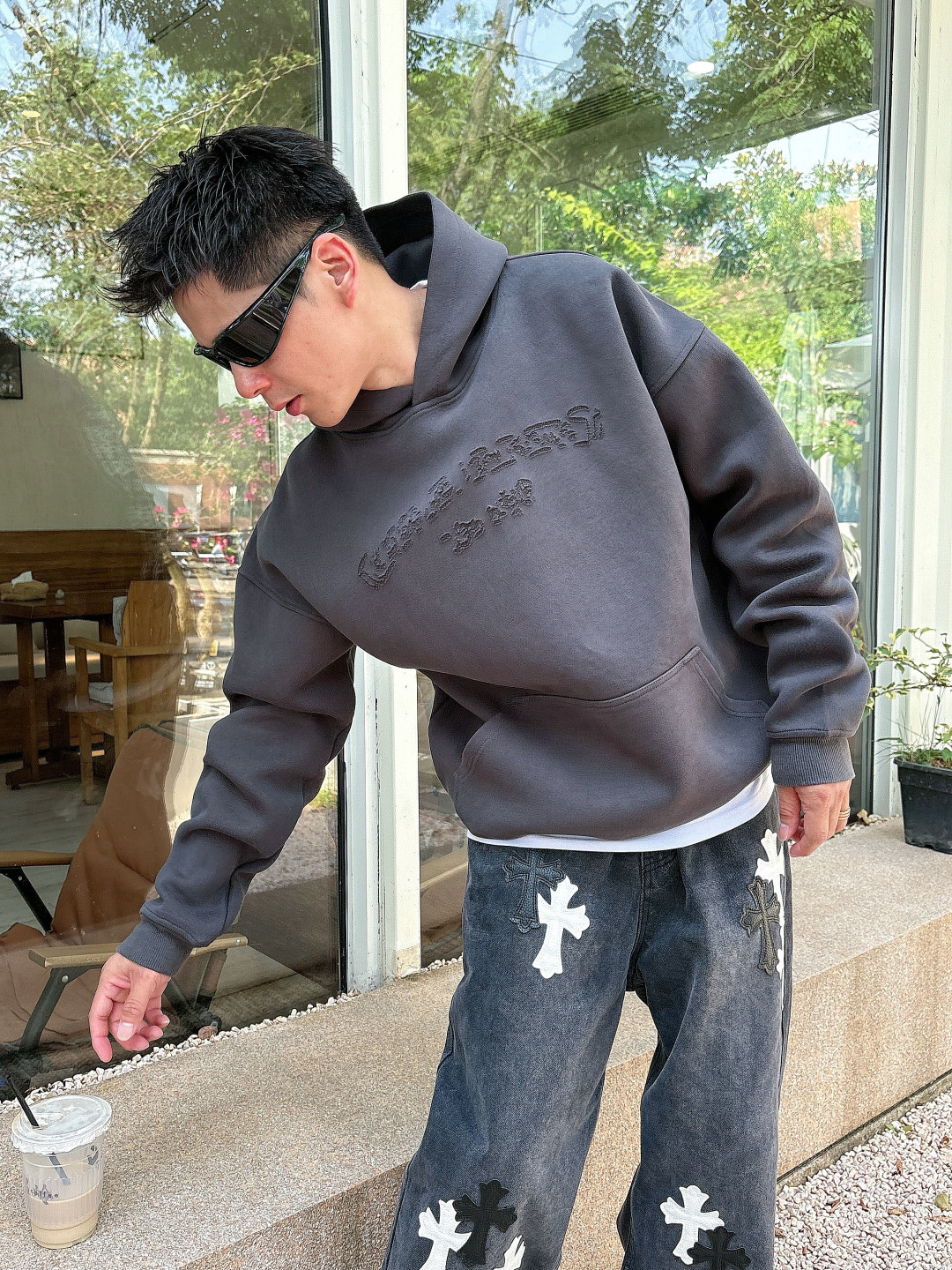 CH 克罗心 25秋冬新作带帽烧花卫衣精选双层复合卫衣面料，弹力舒柔化合，多重水洗预缩处理，轻松应对秋冬