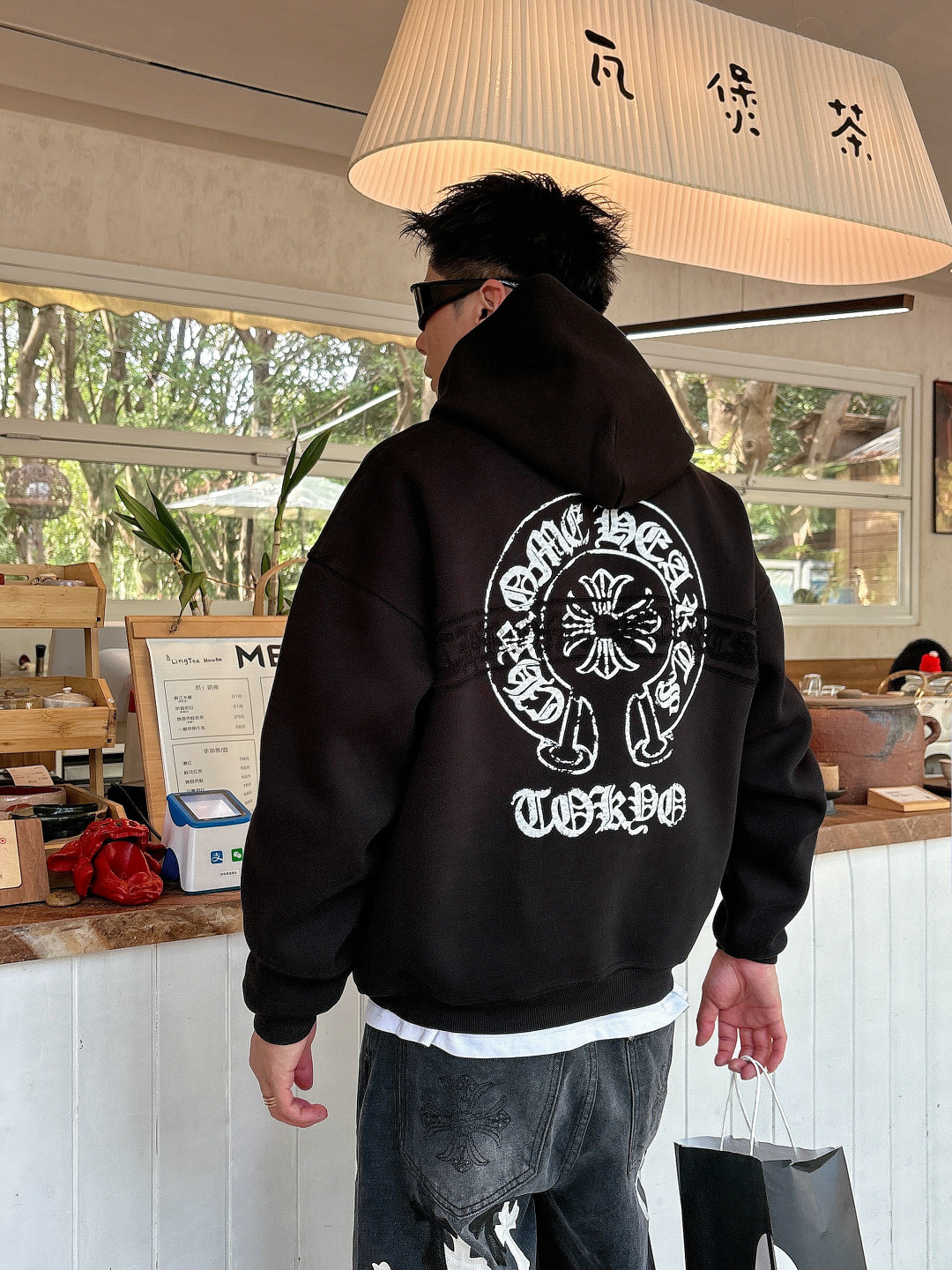 CH 克罗心 25秋冬新作带帽烧花卫衣精选双层复合卫衣面料，弹力舒柔化合，多重水洗预缩处理，轻松应对秋冬