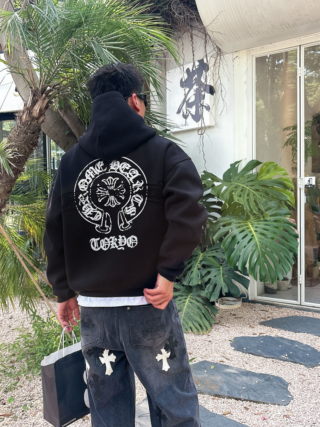 CH 克罗心 25秋冬新作带帽烧花卫衣精选双层复合卫衣面料，弹力舒柔化合，多重水洗预缩处理，轻松应对秋冬