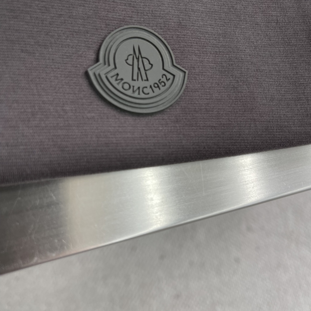 mon 2025秋冬系列打底长袖T恤码数：M-5XL 微阔长袖T潮流罗马磨毛。面料表面刷毛做磨毛工艺与特