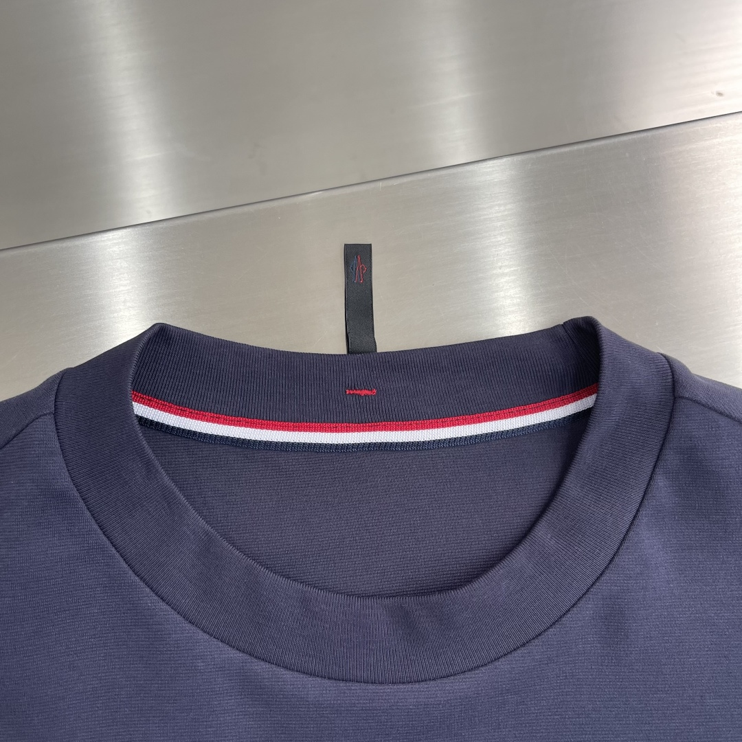 mon 2025秋冬系列打底长袖T恤码数：M-5XL 微阔长袖T潮流罗马磨毛。面料表面刷毛做磨毛工艺与特