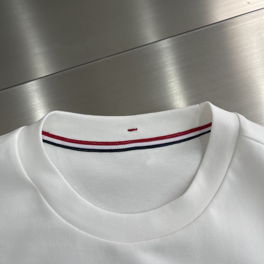 mon 2025秋冬系列打底长袖T恤码数：M-5XL 微阔长袖T潮流罗马磨毛。面料表面刷毛做磨毛工艺与特