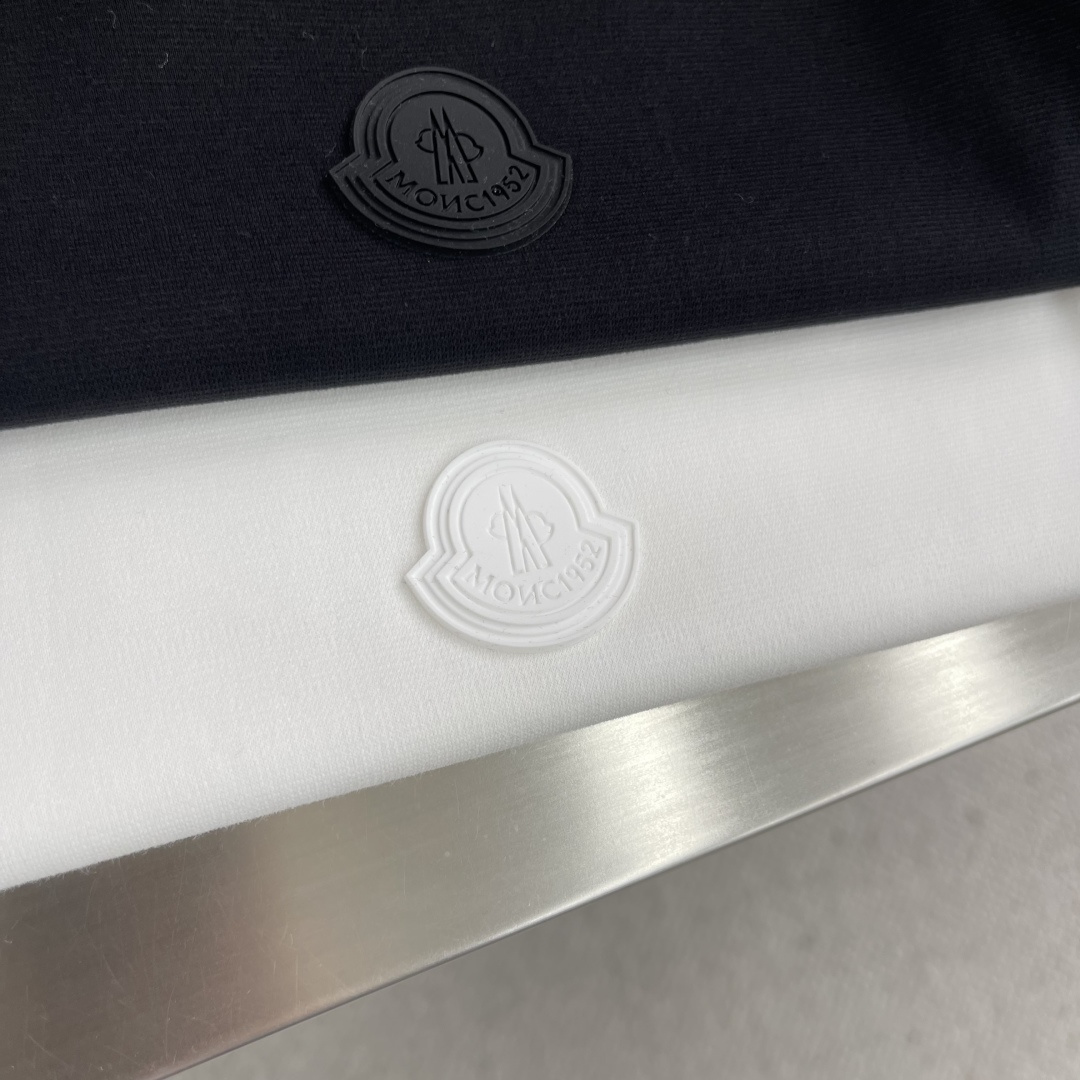 mon 2025秋冬系列打底长袖T恤码数：M-5XL 微阔长袖T潮流罗马磨毛。面料表面刷毛做磨毛工艺与特