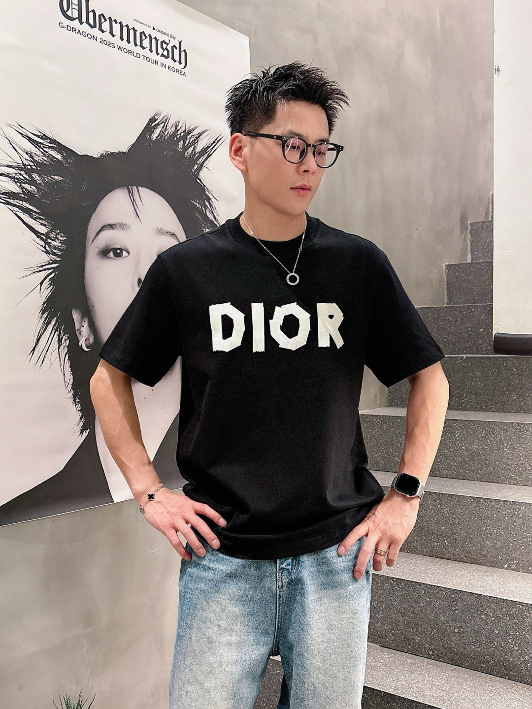 J910121.颜色：黑色 白色 咖色2.微阔短袖T M-5XL 3.绒感双纱面料。面料表面食毛做磨毛工