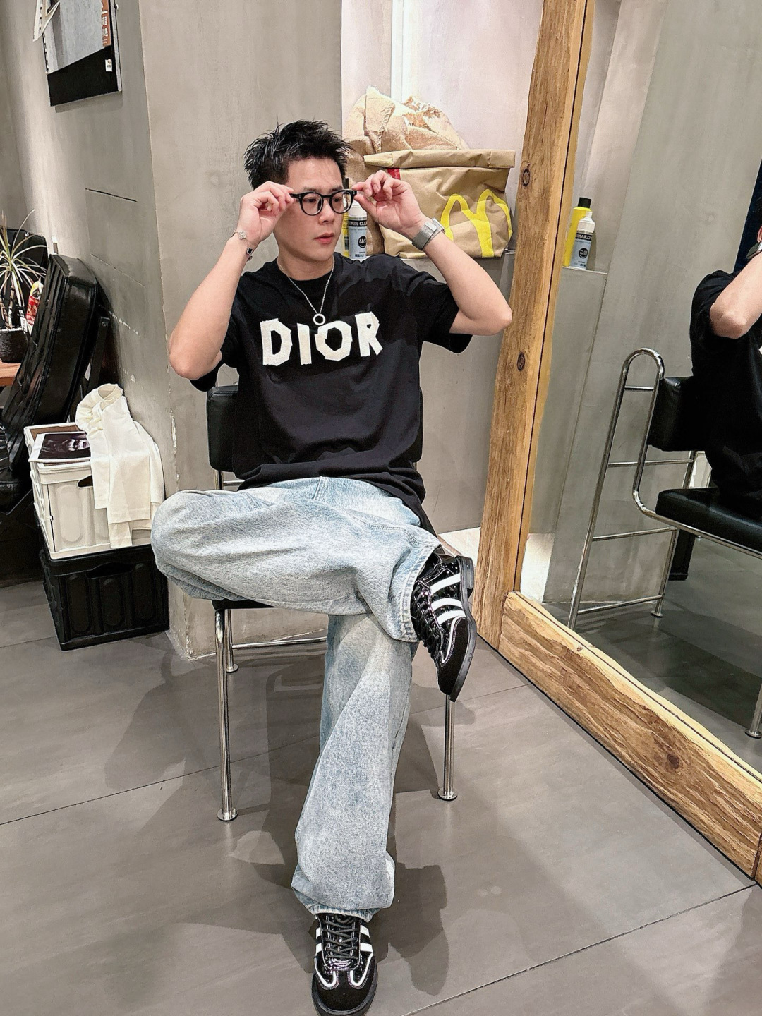 J910121.颜色：黑色 白色 咖色2.微阔短袖T M-5XL 3.绒感双纱面料。面料表面食毛做磨毛工