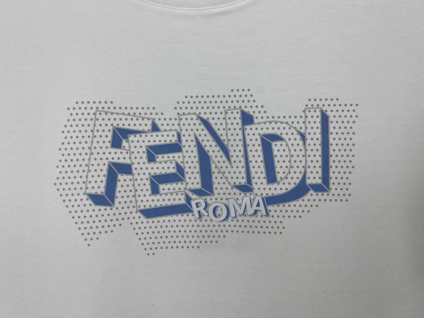 Fendi.芬迪 25秋冬新品3D字母印花标识加厚面料短袖T恤，演绎早秋风格品牌标识，采用300克重兰精