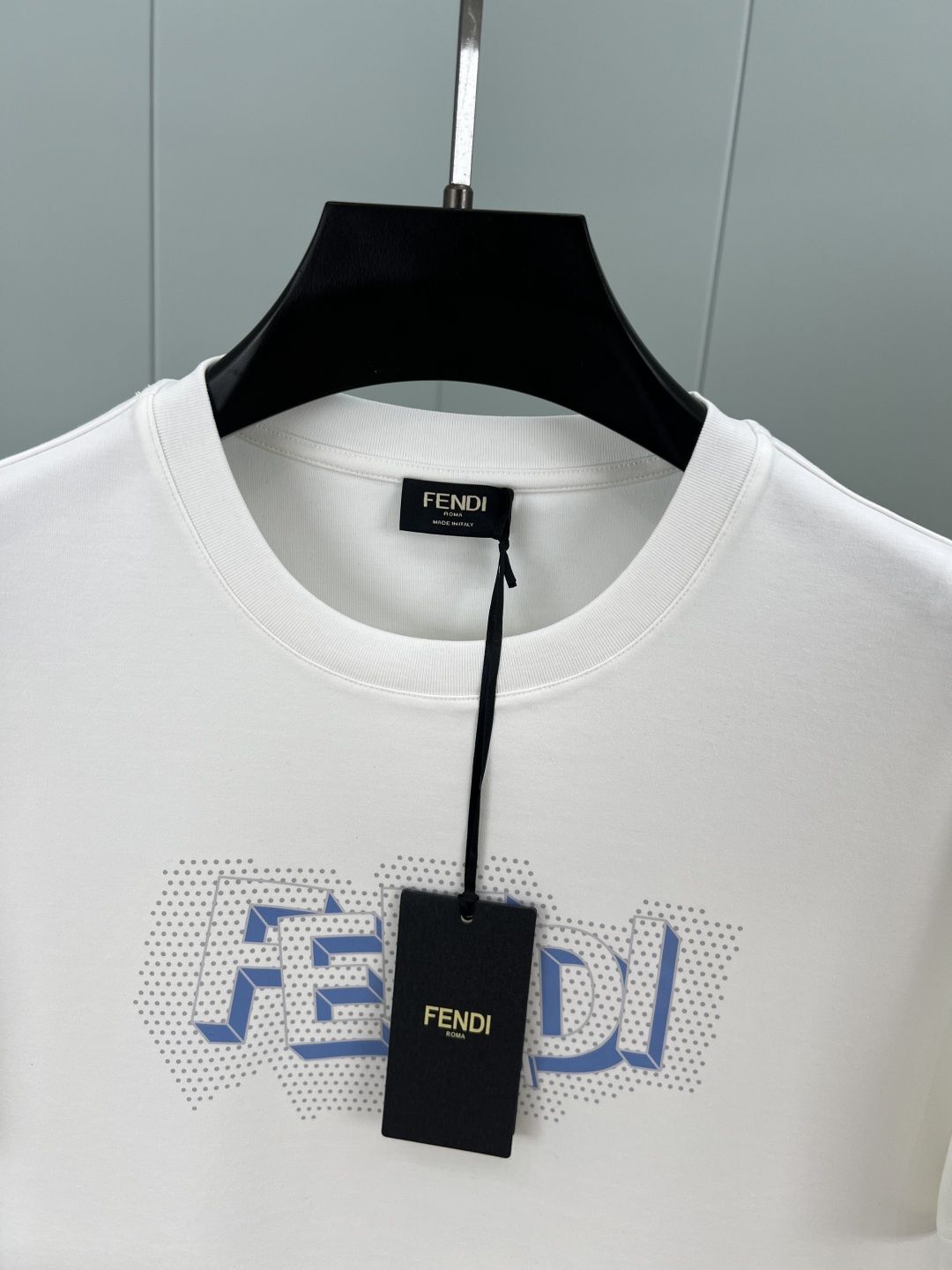 Fendi.芬迪 25秋冬新品3D字母印花标识加厚面料短袖T恤，演绎早秋风格品牌标识，采用300克重兰精