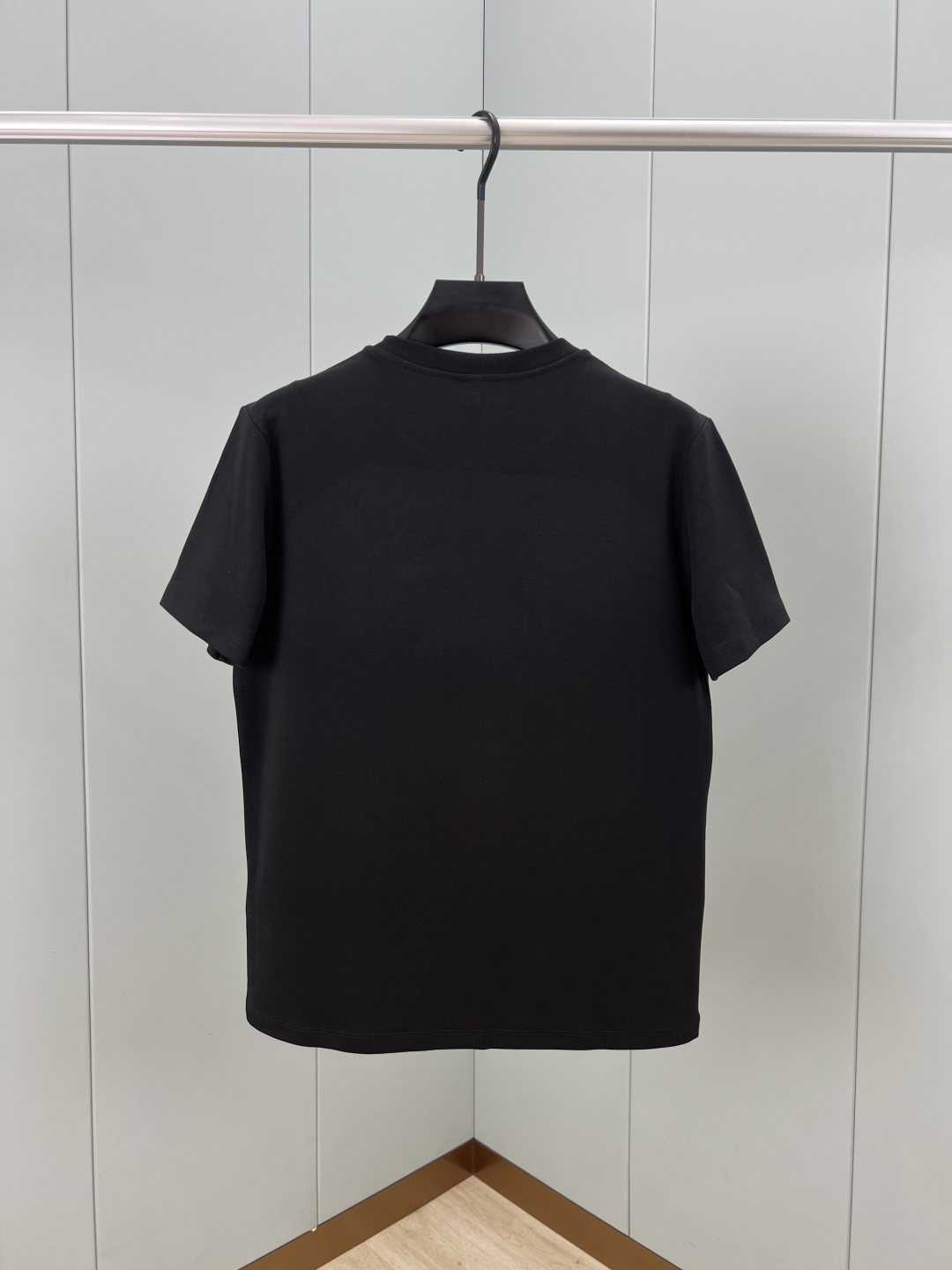 Fendi.芬迪 25秋冬新品3D字母印花标识加厚面料短袖T恤，演绎早秋风格品牌标识，采用300克重兰精