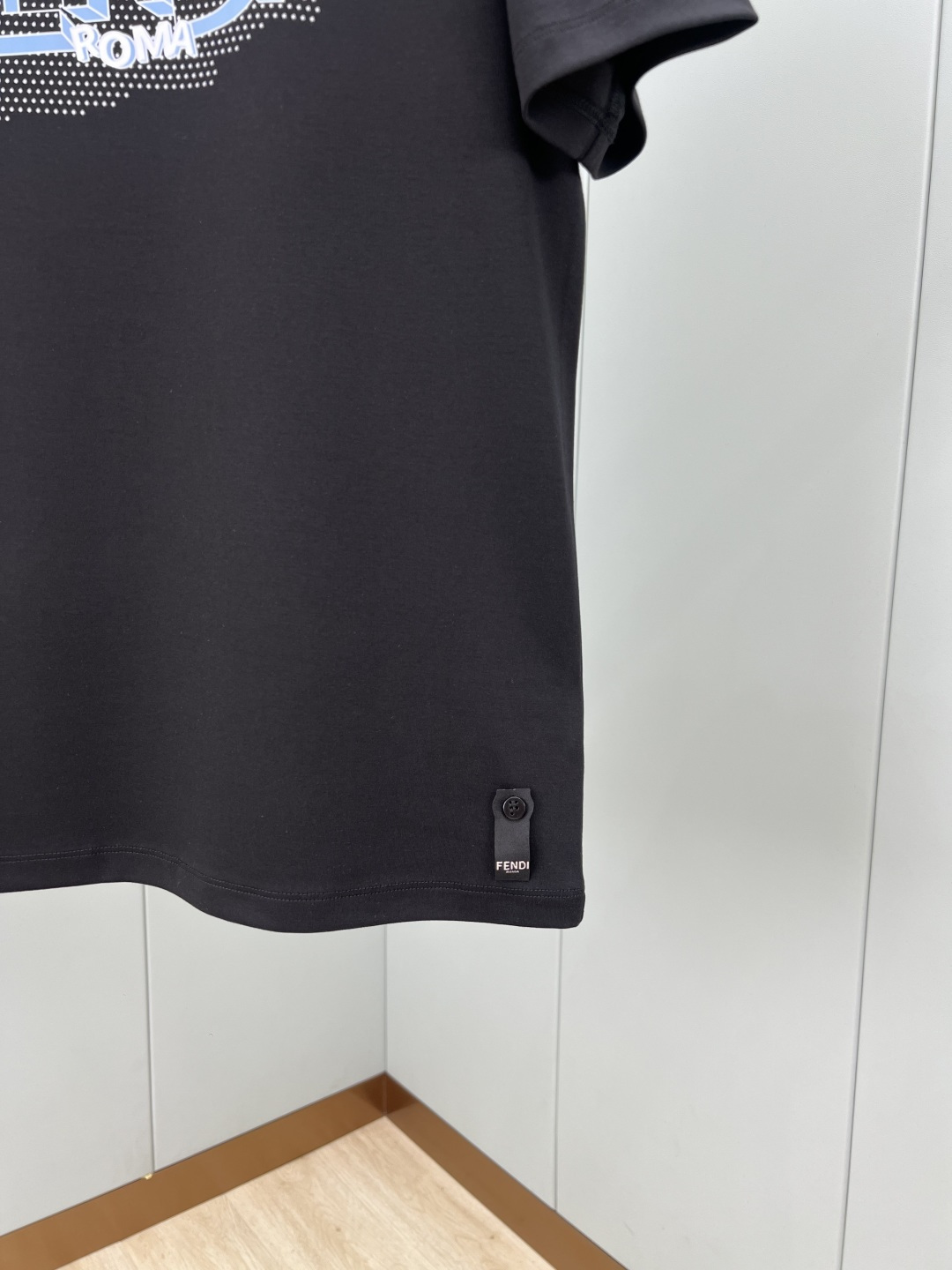 Fendi.芬迪 25秋冬新品3D字母印花标识加厚面料短袖T恤，演绎早秋风格品牌标识，采用300克重兰精