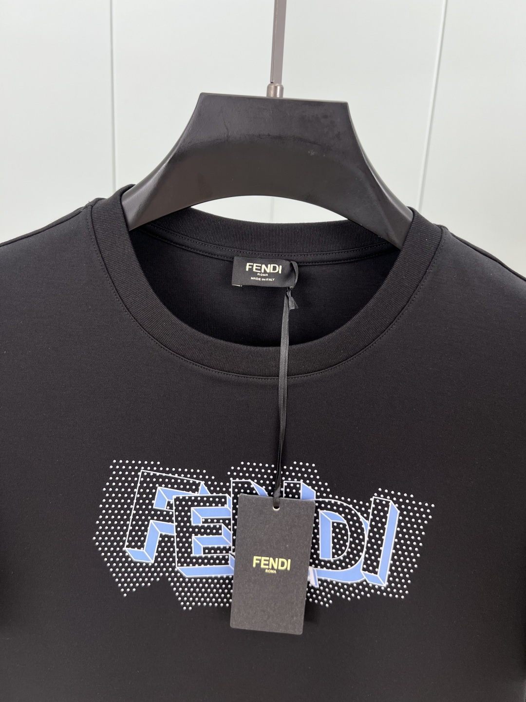 Fendi.芬迪 25秋冬新品3D字母印花标识加厚面料短袖T恤，演绎早秋风格品牌标识，采用300克重兰精
