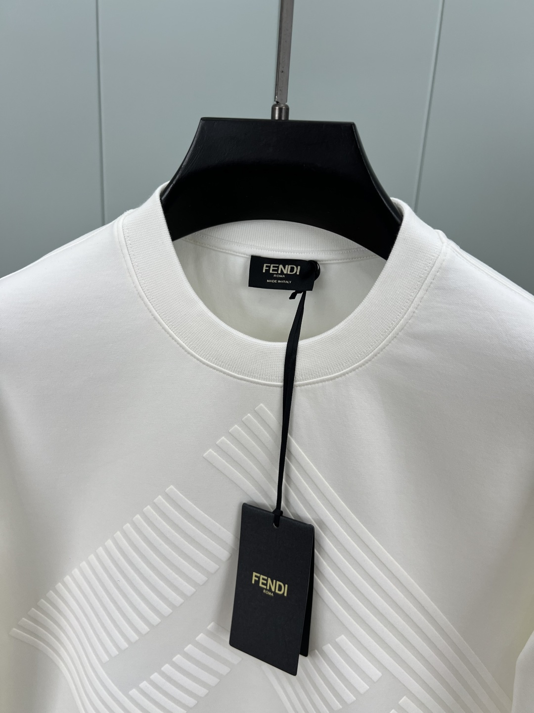 Fendi.芬迪 25秋冬新品植绒FF标识针织圆领卫衣，正面植绒印花点缀焕新品牌标识设计，创意重释品牌标