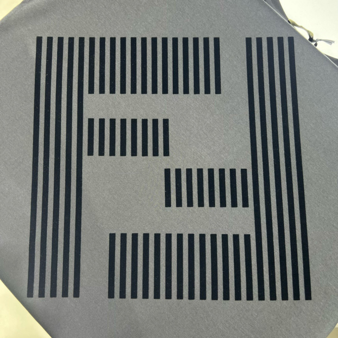 Fendi.芬迪 25秋冬新品植绒FF标识针织圆领卫衣，正面植绒印花点缀焕新品牌标识设计，创意重释品牌标