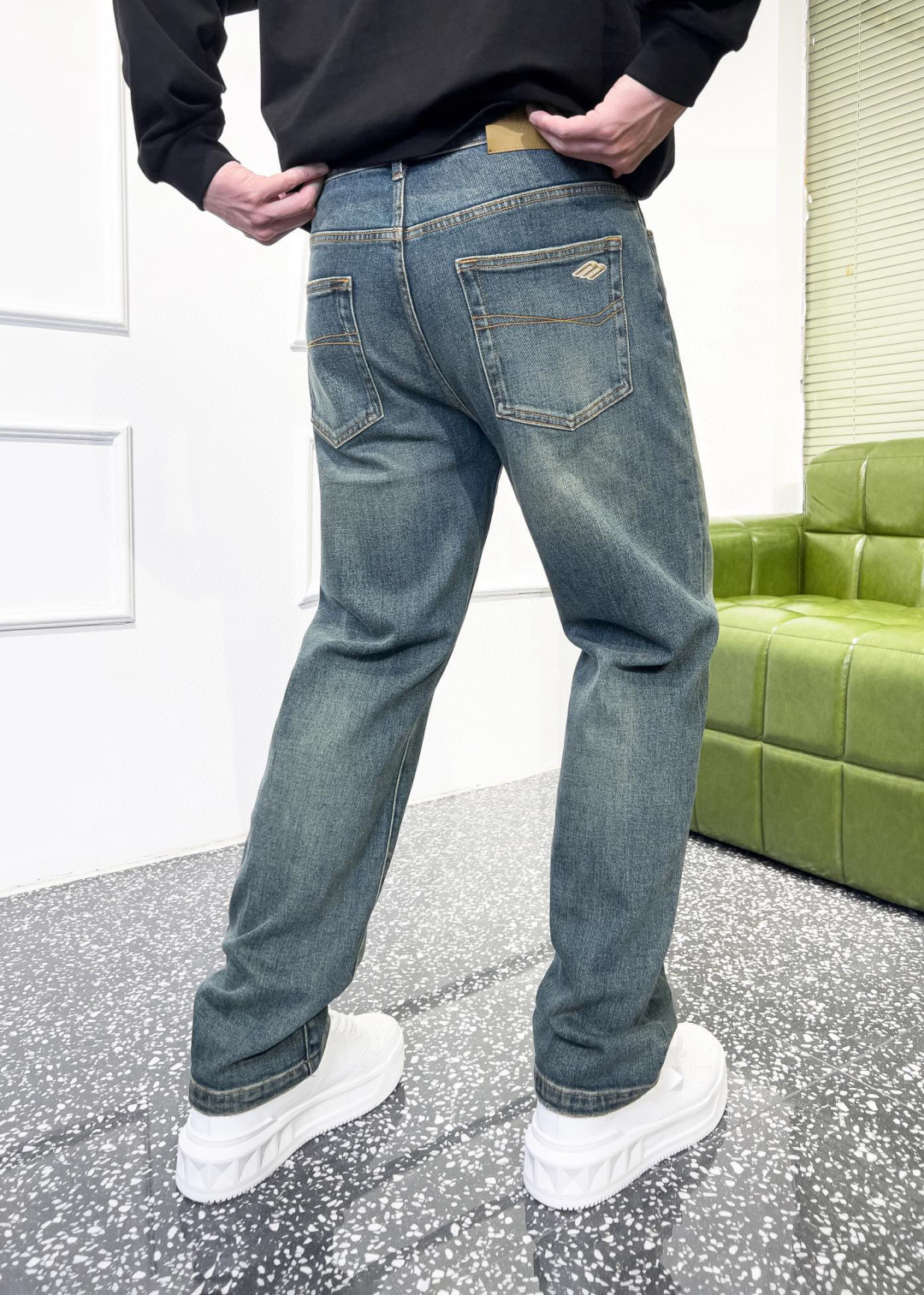 品牌：BABENLIGAG季度：2025秋冬颜色：蓝色尺码：29—36码版型：微阔中直筒版 牛仔裤重量：