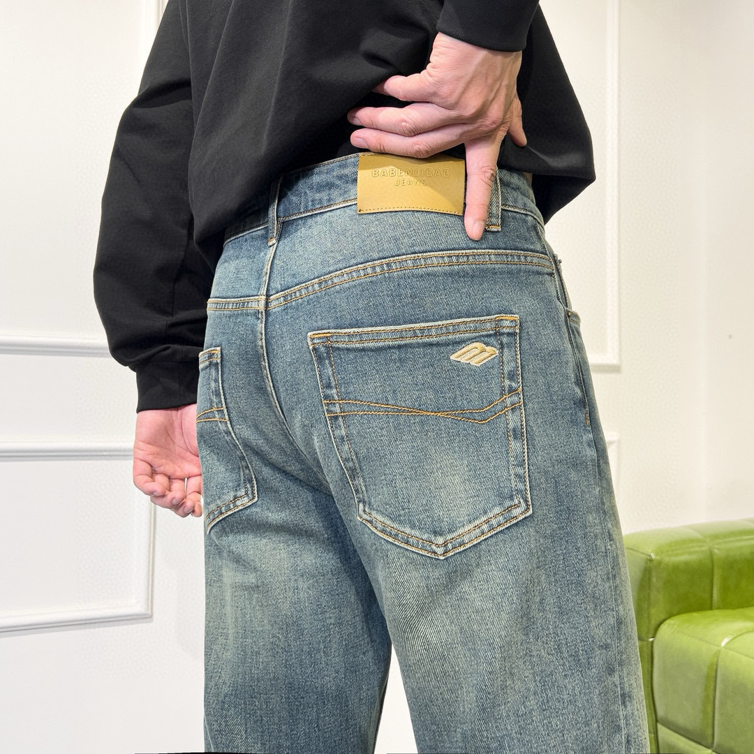 品牌：BABENLIGAG季度：2025秋冬颜色：蓝色尺码：29—36码版型：微阔中直筒版 牛仔裤重量：