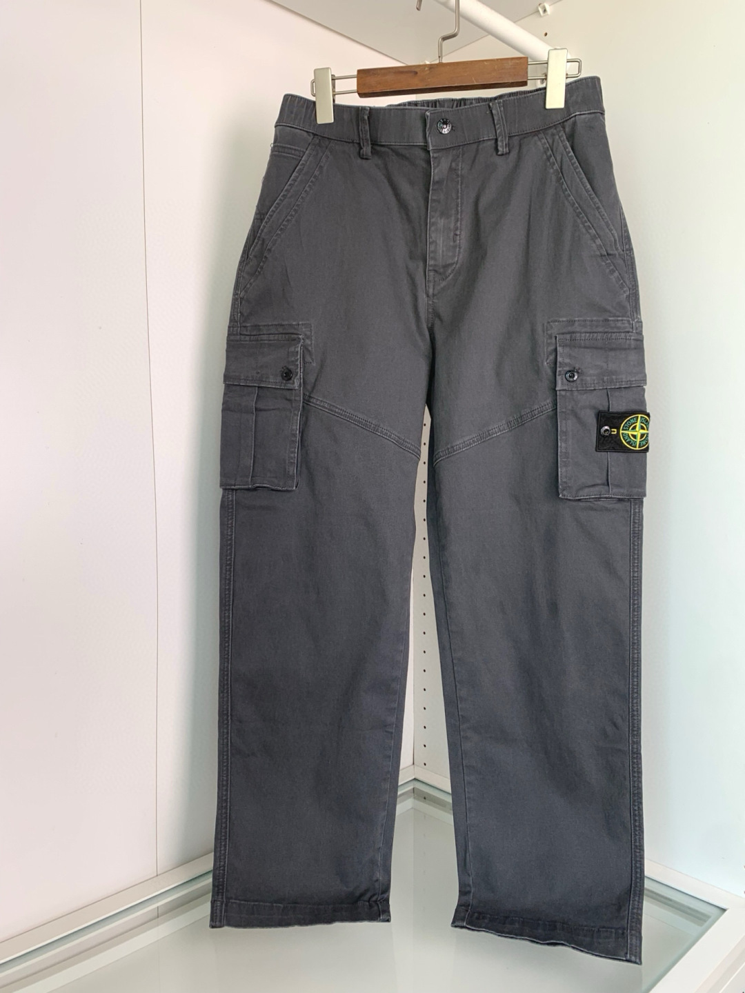 石头岛25Ｓ秋冬新品推荐 高街休闲直筒休闲卫裤 腰围松紧设计包容性十足 设计感强 两侧工装口袋+经典lo