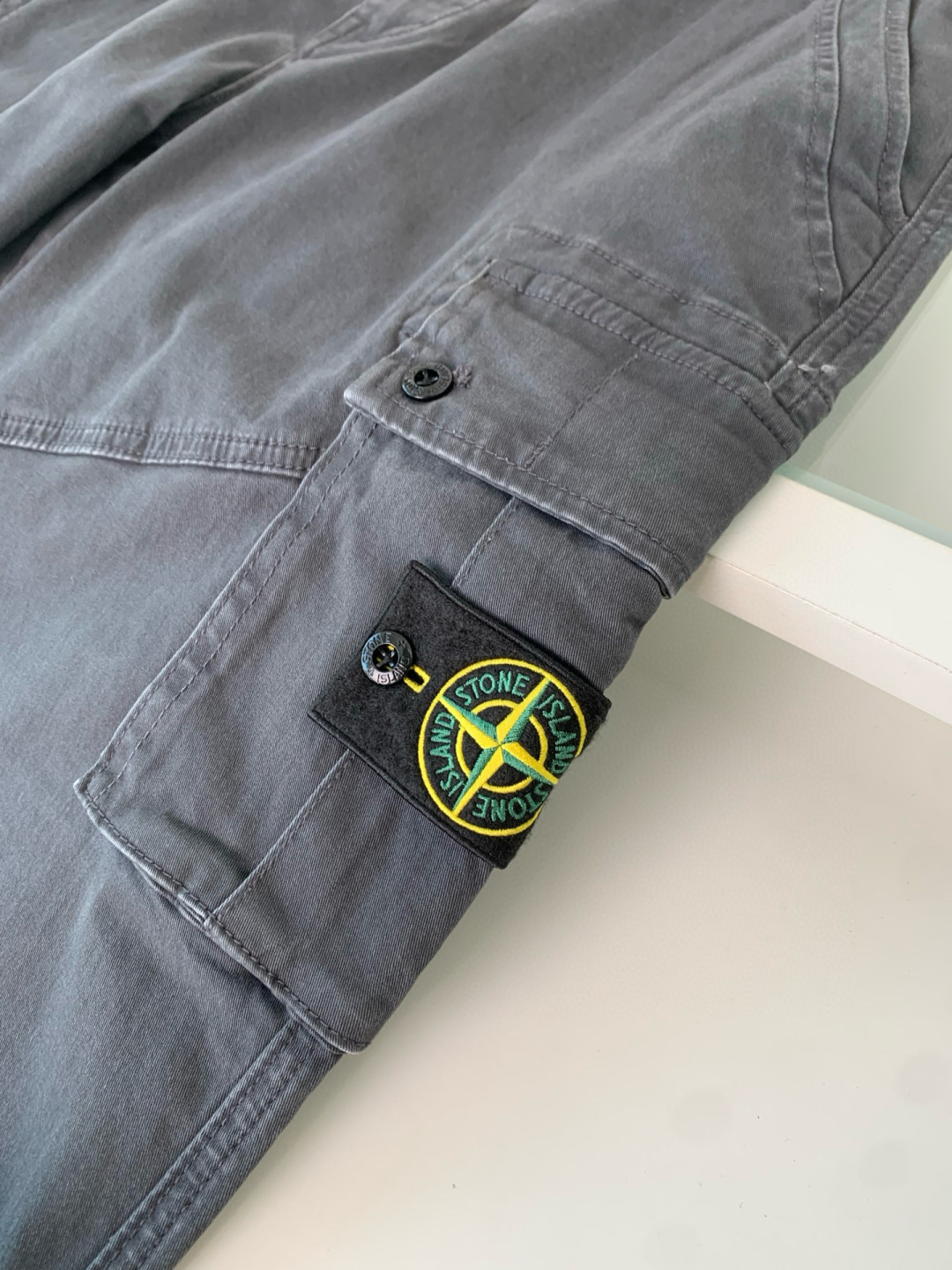 石头岛25Ｓ秋冬新品推荐 高街休闲直筒休闲卫裤 腰围松紧设计包容性十足 设计感强 两侧工装口袋+经典lo