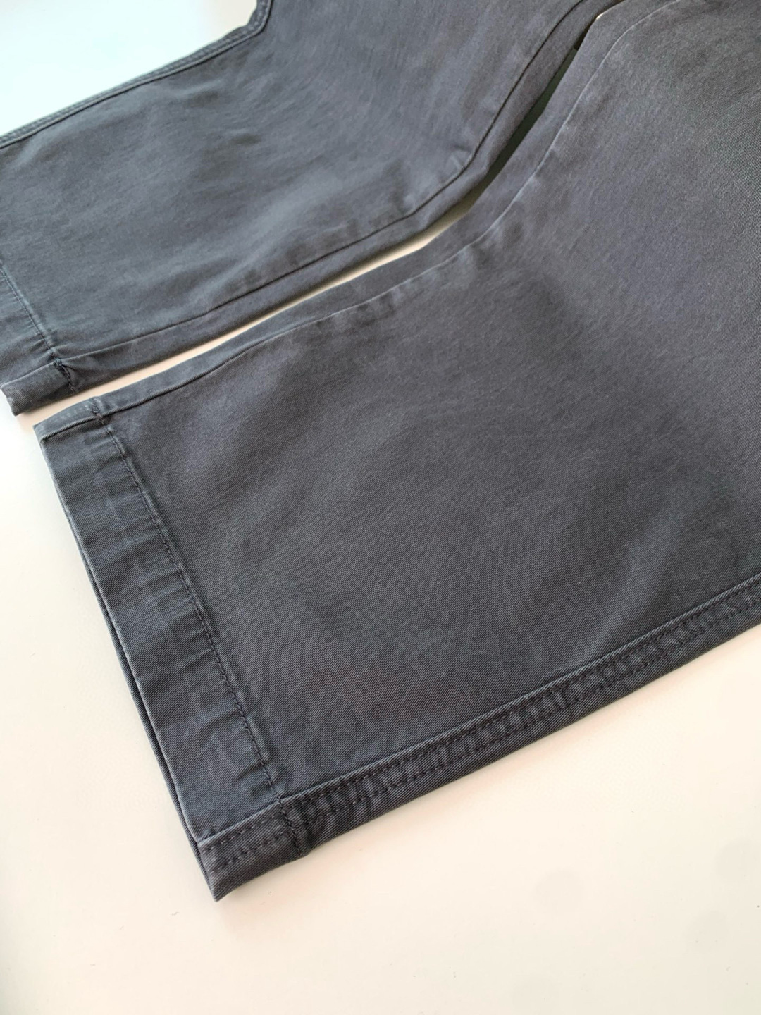 石头岛25Ｓ秋冬新品推荐 高街休闲直筒休闲卫裤 腰围松紧设计包容性十足 设计感强 两侧工装口袋+经典lo