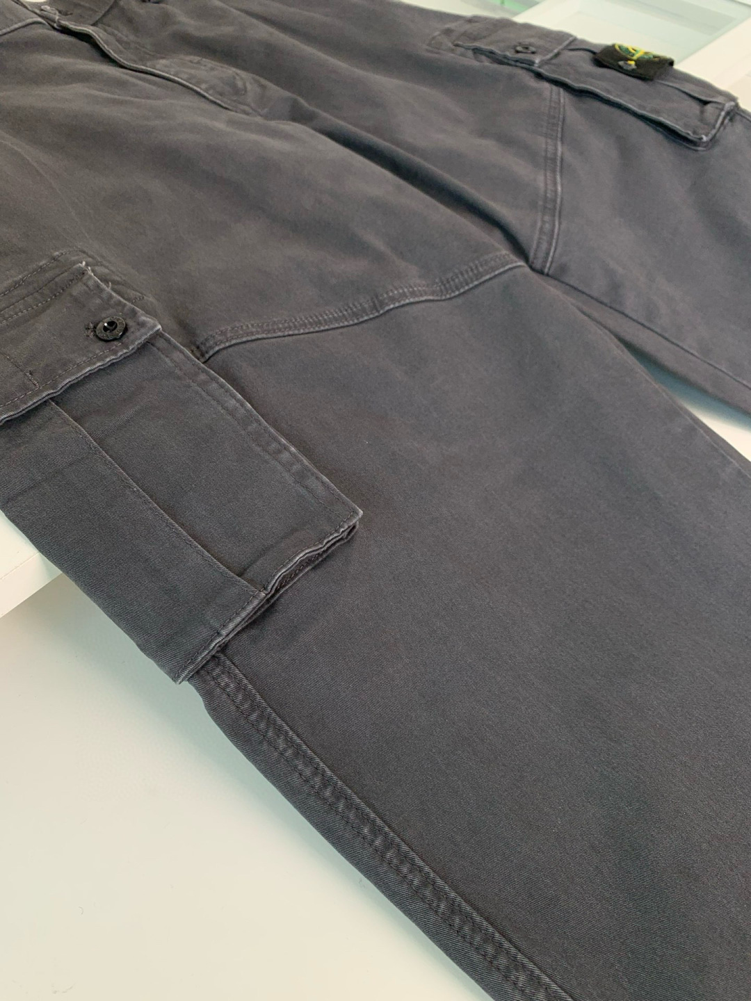 石头岛25Ｓ秋冬新品推荐 高街休闲直筒休闲卫裤 腰围松紧设计包容性十足 设计感强 两侧工装口袋+经典lo