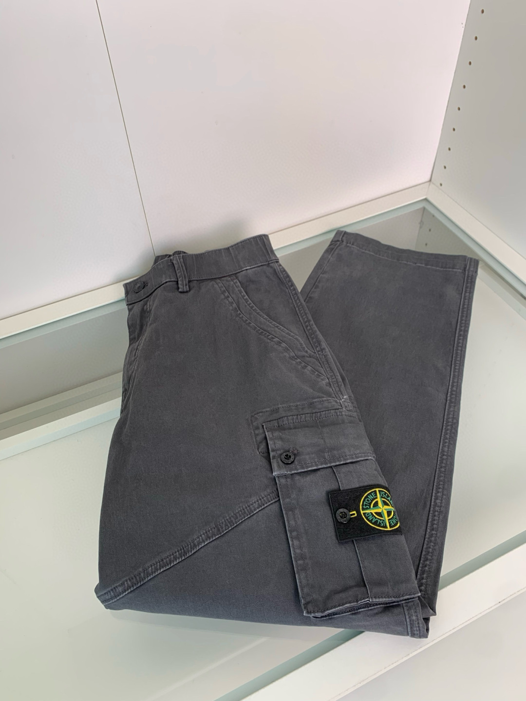 石头岛25Ｓ秋冬新品推荐 高街休闲直筒休闲卫裤 腰围松紧设计包容性十足 设计感强 两侧工装口袋+经典lo