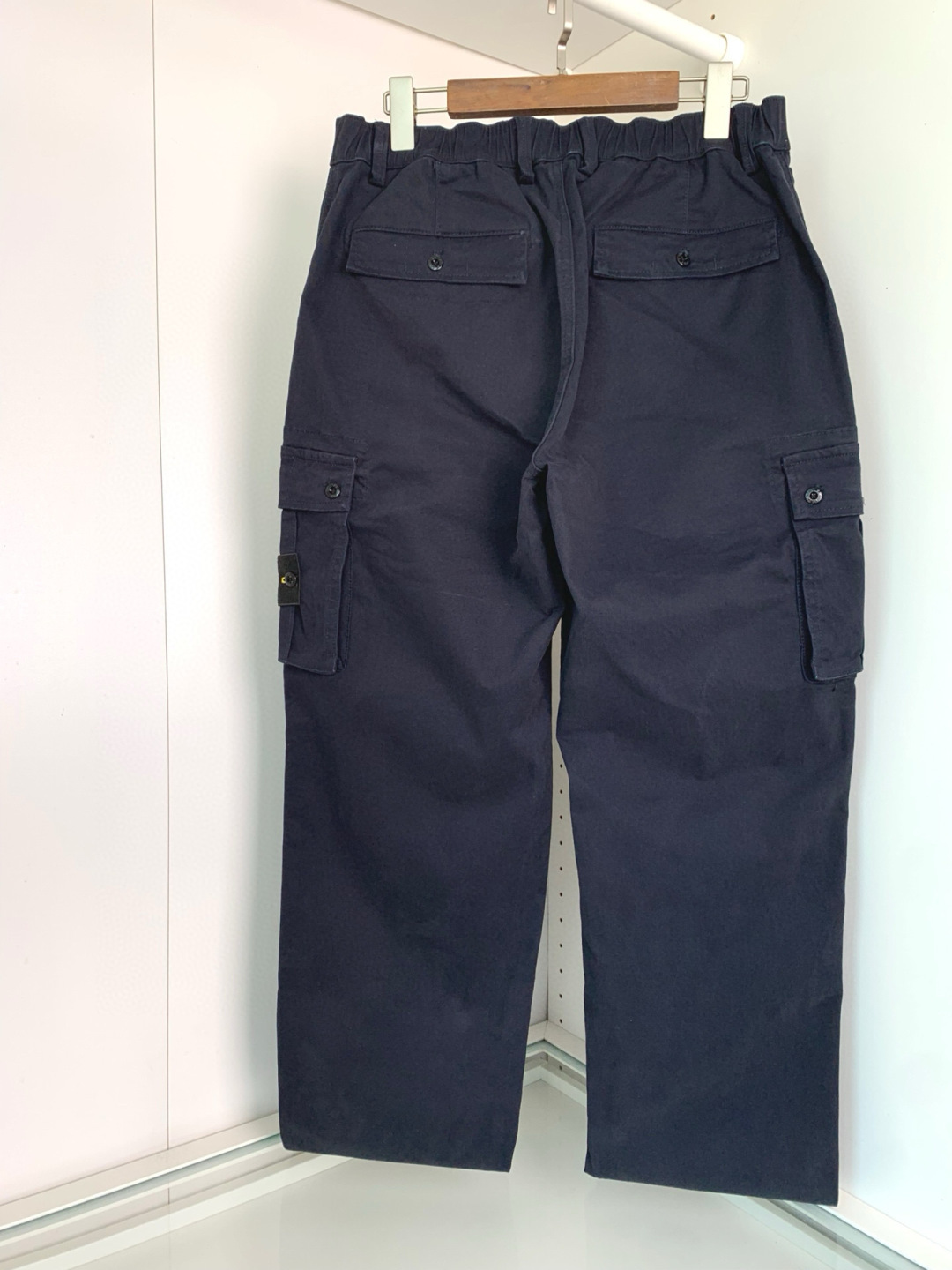 石头岛25Ｓ秋冬新品推荐 高街休闲直筒休闲卫裤 腰围松紧设计包容性十足 设计感强 两侧工装口袋+经典lo