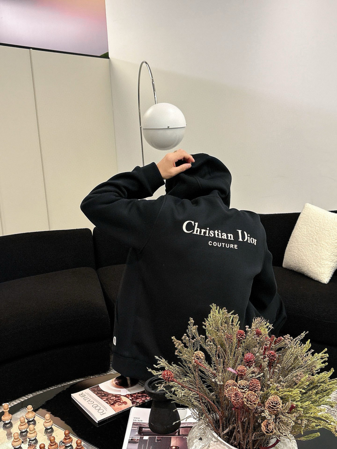 D家休闲外套颜色：黑色 杏色 （M-3XL）空气层面料具有优异的透气性能，柔软轻盈不塌:这种面料通常采用