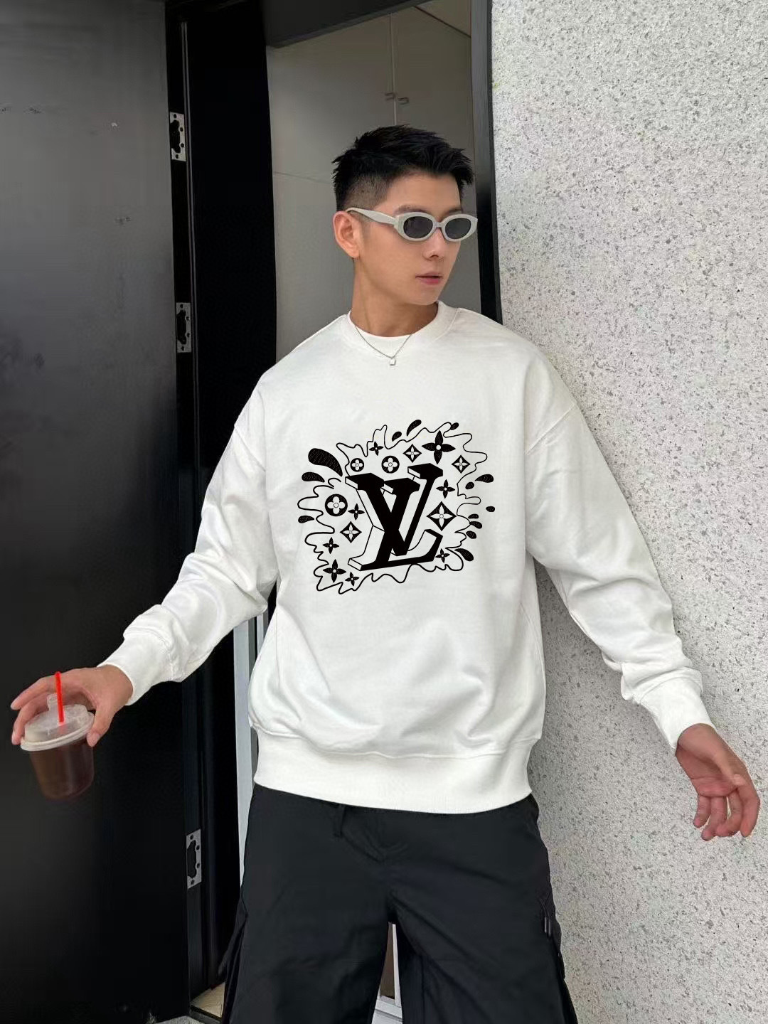 1V*2025秋冬新款 个性字母logo印花 定制面料400g 圆领卫衣 男女同款尺码：S M L XL