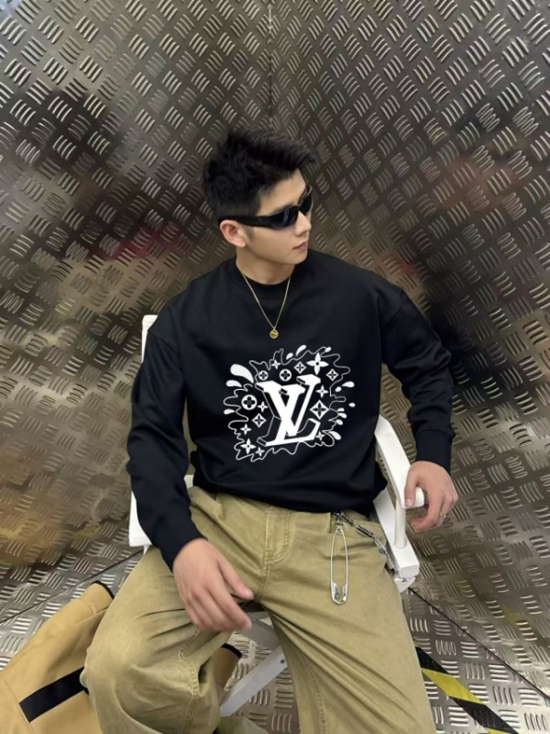 1V*2025秋冬新款 个性字母logo印花 定制面料400g 圆领卫衣 男女同款尺码：S M L XL