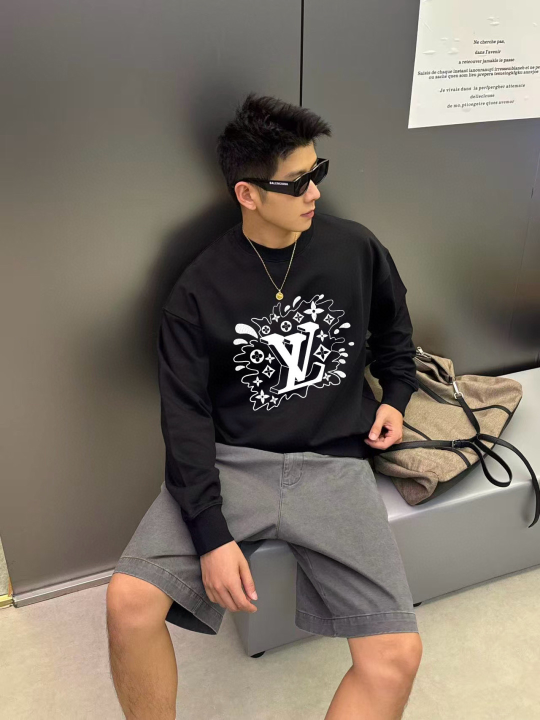 1V*2025秋冬新款 个性字母logo印花 定制面料400g 圆领卫衣 男女同款尺码：S M L XL