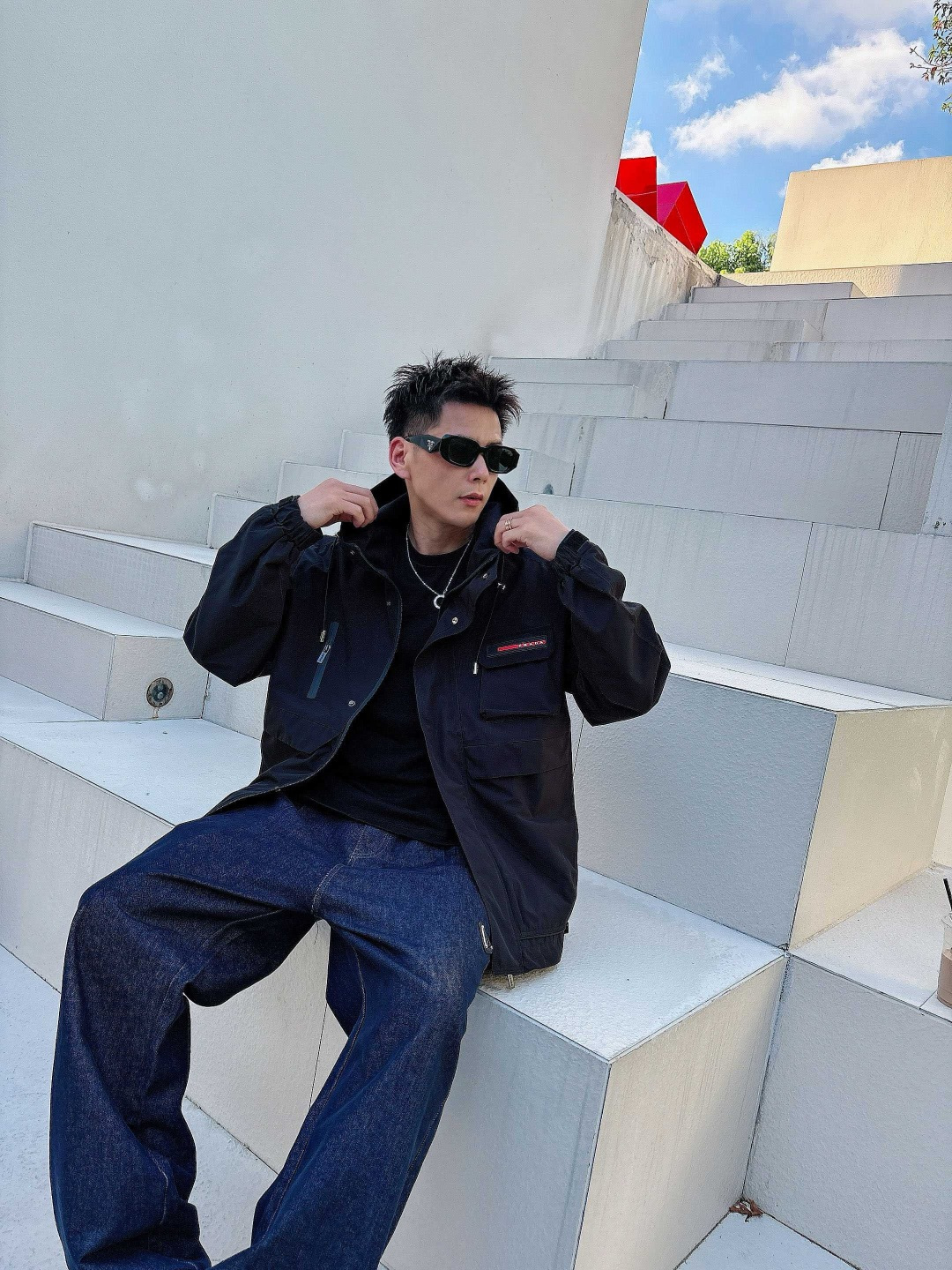 普拉达 官网同款，三标齐全，提前发售 2025ss开秋新款男士夹克外套，原单三标齐全高端版本 专柜定制面