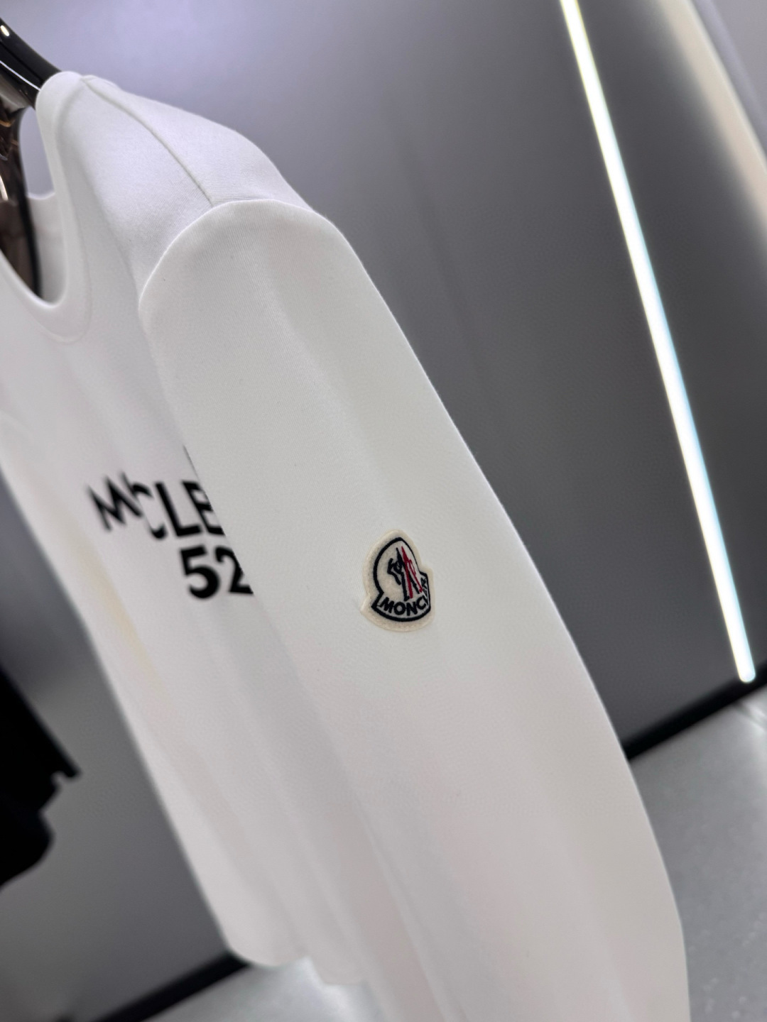 MK 2025早秋新品厚款植绒字母长袖打底T恤；定制260克高密水柔棉面料，胸前植绒工艺字母加标志LOG