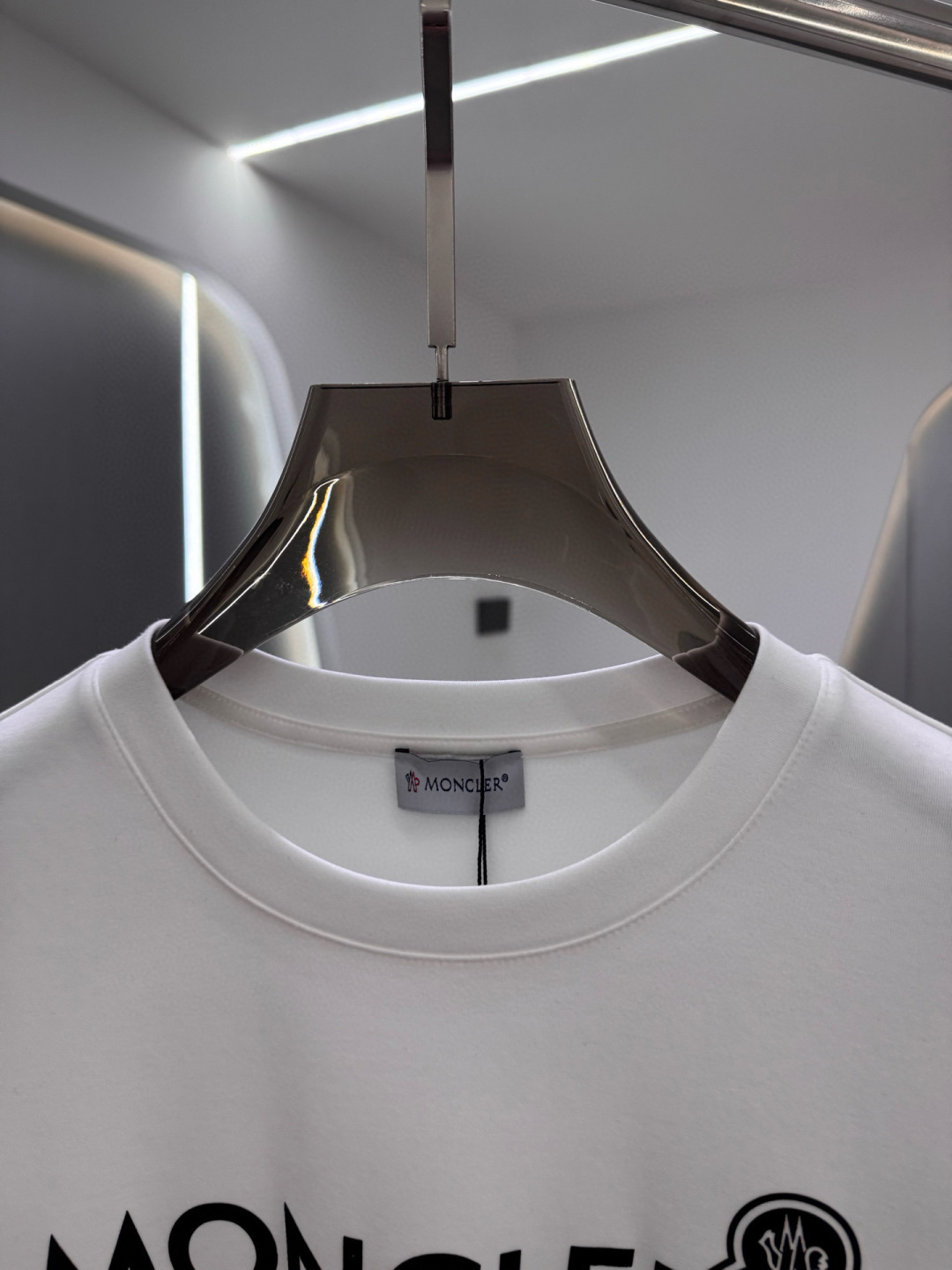 MK 2025早秋新品厚款植绒字母长袖打底T恤；定制260克高密水柔棉面料，胸前植绒工艺字母加标志LOG