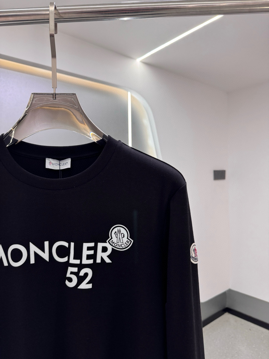 MK 2025早秋新品厚款植绒字母长袖打底T恤；定制260克高密水柔棉面料，胸前植绒工艺字母加标志LOG