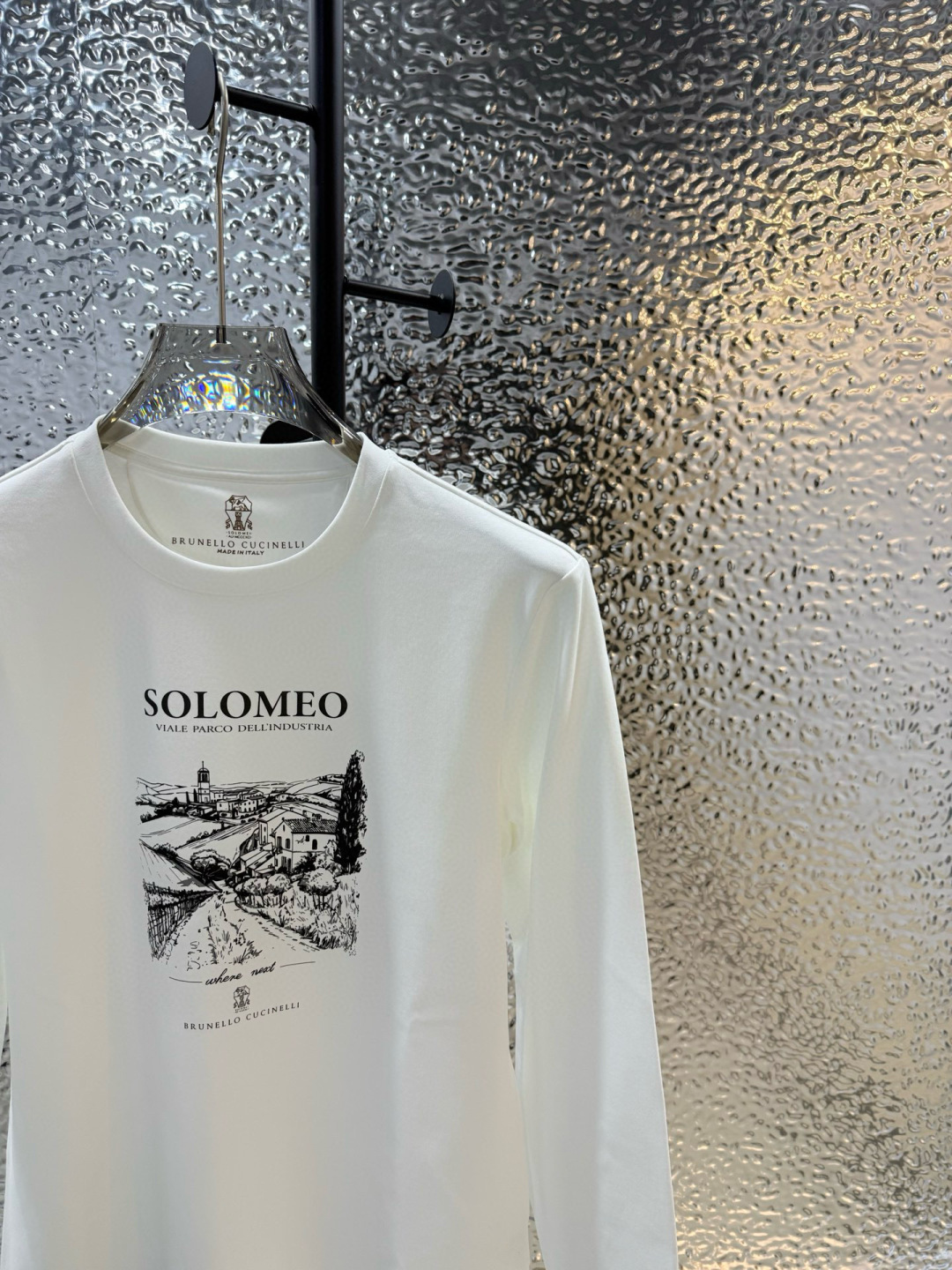 Brunello Cucinelli2025秋冬新品长袖圆领T恤；创意灵感邂逅匠心材质，共同塑造这款简约